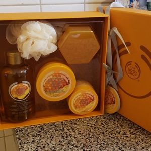 The body shop gift set honeymania